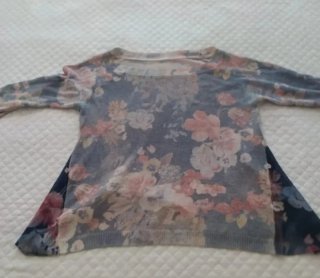 Blusa con estampado floral
