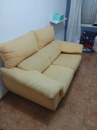 Sofá 2 plazas amarillo