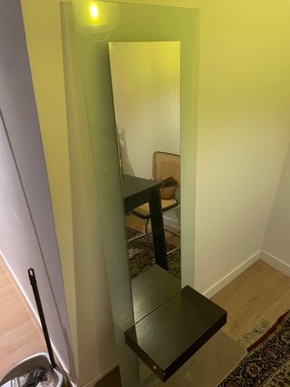 Espejo de pared verde y transparente