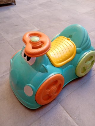 Coche de juguete para niños