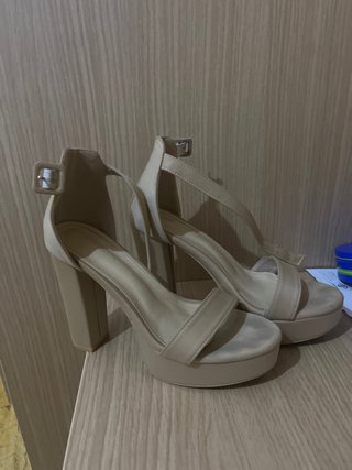 Sandalias de tacón beige