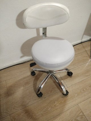 Silla giratoria con respaldo y ruedas