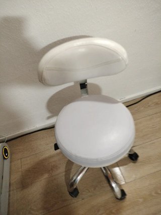 Silla giratoria con respaldo y ruedas