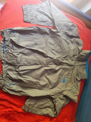 Cortavientos The North Face gris