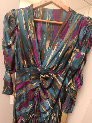 Vestido estampado morado y turquesa