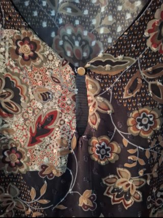 Blusa Punt Roma de flores con plumeti