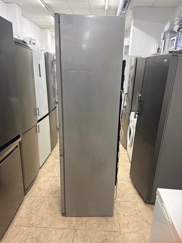 Nevera Electrolux plateada