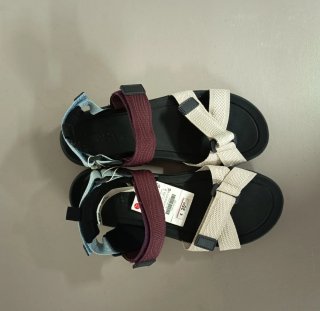 Sandalias de hombre beige y negras