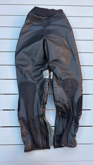 Mono de moto Speed Factory negro y plateado