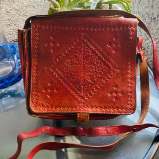 Bolso Cuero Repujado Artesanal Marrón/Rojo