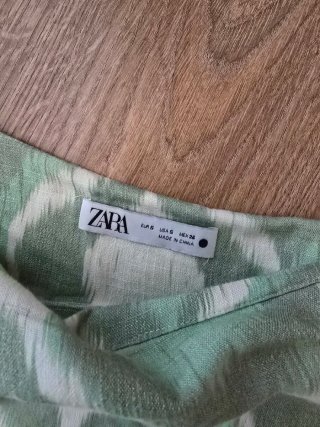 Falda chica Zara verde y blanca