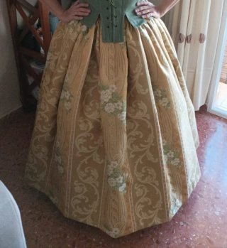 Falda huertana estilo tradicional