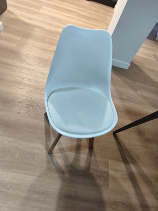 Mesa comedor y 4 sillas acolchadas