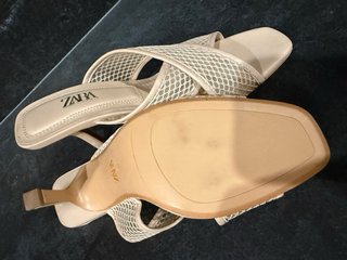 Sandalias ZARA tacón beige malla