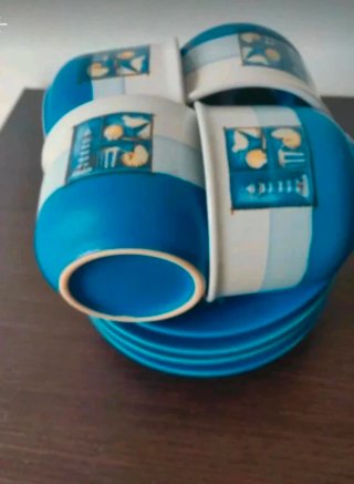 Juego de tazas y platos de cerámica