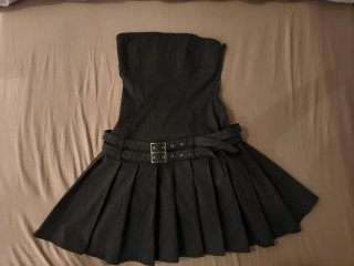 Vestido gris Bershka con cinturón