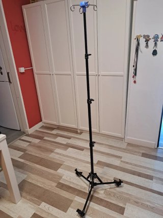 Portasueros plegable con ruedas
