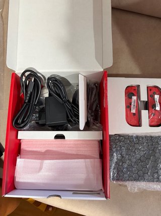 Nintendo Switch OLED Edizione Mario Rosso con custodia