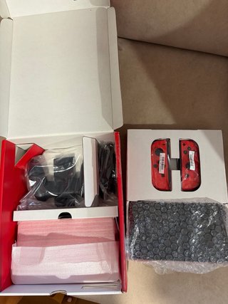 Nintendo Switch OLED Edizione Mario Rosso con custodia