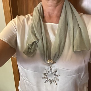 Foulard con ciondolo stella e luna