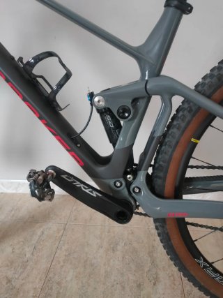Bicicleta Montaña Carbono Doble Suspensión