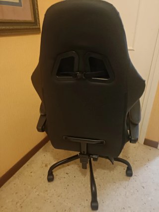 Silla gaming negra y gris sin estrenar.