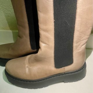 Botas Beige y Negras con Plataforma