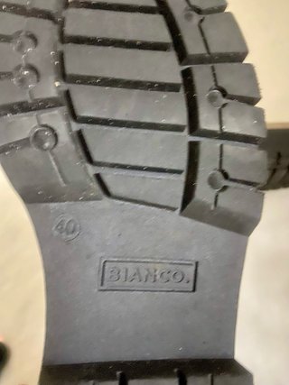Botas Beige y Negras con Plataforma