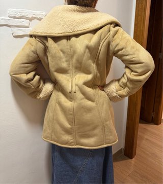 Abrigo Zara Beige con Borrego