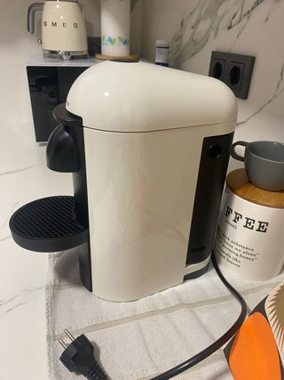 Cafetera Nespresso Vertuo Plus Blanca