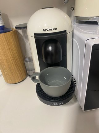 Cafetera Nespresso Vertuo Plus Blanca