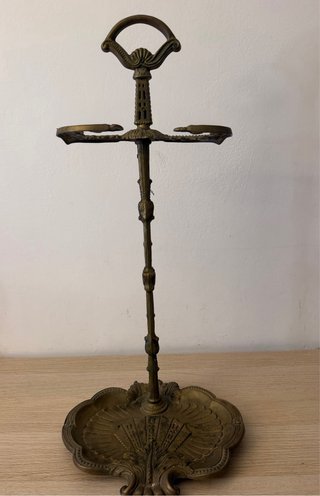 Paragüero antiguo de bronce