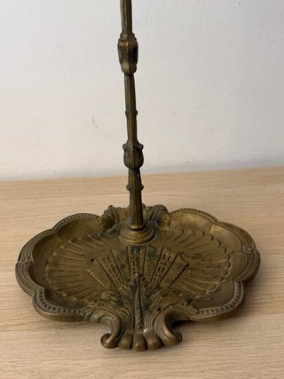 Paragüero antiguo de bronce
