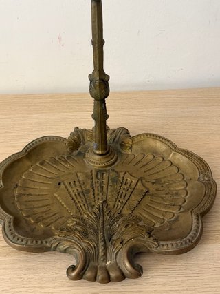 Paragüero antiguo de bronce