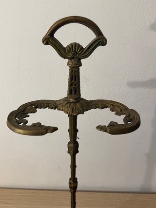 Paragüero antiguo de bronce