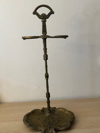 Paragüero antiguo de bronce