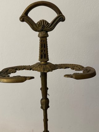 Paragüero antiguo de bronce