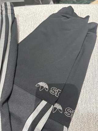 Chándal Adidas negro con rayas grises Talla 15-16