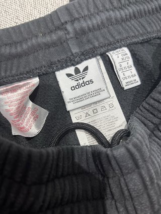 Chándal Adidas negro con rayas grises Talla 15-16