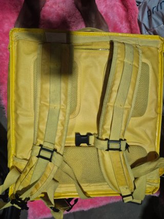 Mochila Glovo Amarilla y Negra
