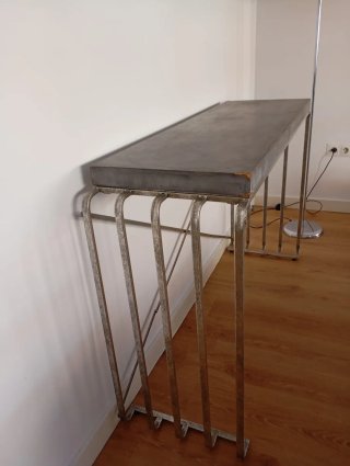 Consola Metal Gris y Piedra, muy bonita