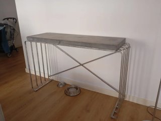 Consola Metal Gris y Piedra, muy bonita