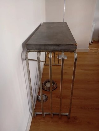 Consola Metal Gris y Piedra, muy bonita