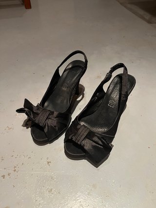 Zapatos de tacón negros con lazo talla 36