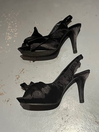 Zapatos de tacón negros con lazo talla 36