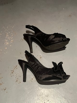 Zapatos de tacón negros con lazo talla 36
