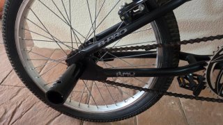 Bicicleta BMX 20" - Negro Mate / Puños Azules