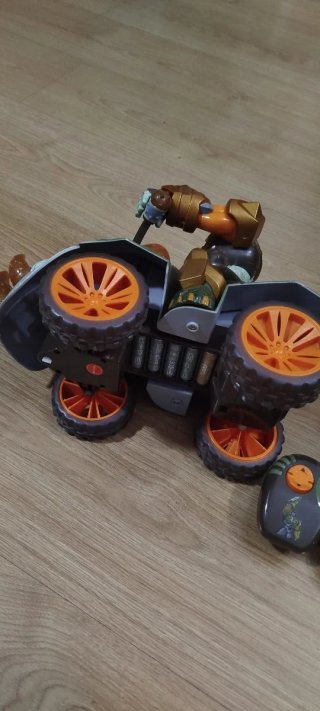 Coche teledirigido Gormiti