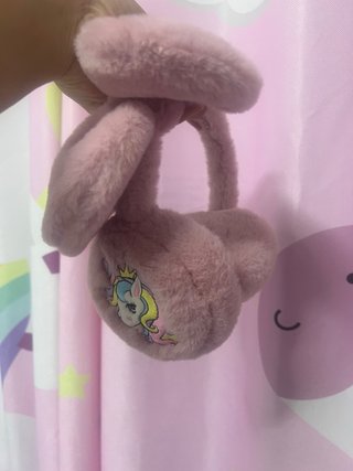 Orejeras peludas rosa con unicornio