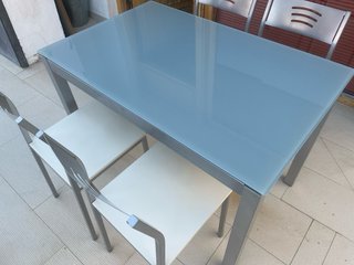 Mesa y 4 Sillas Cocina/Comedor